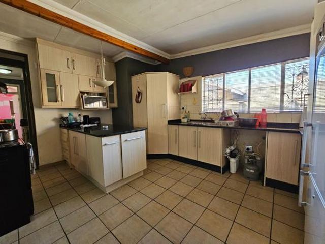 4 Bedroom House in Three Rivers North