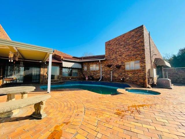 4 Bedroom House in Three Rivers East