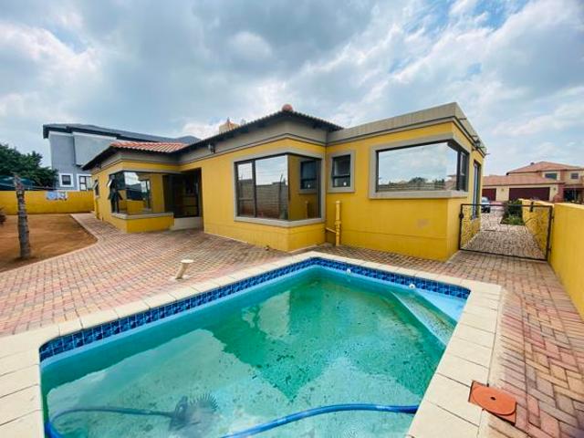 4 Bedroom House in Three Rivers East