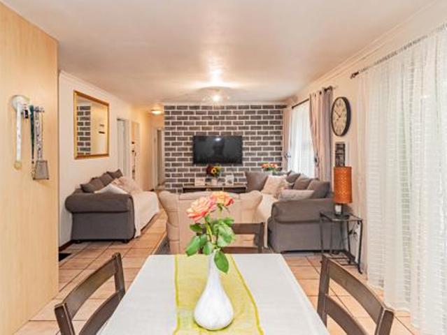4 Bedroom House in Tuscany Glen