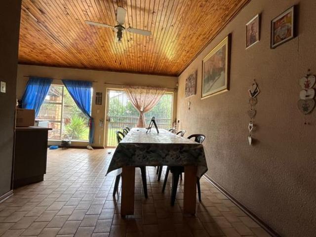 4 Bedroom House in Unitas Park