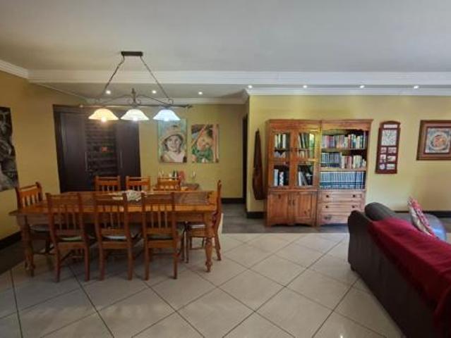 4 Bedroom House in Universitas