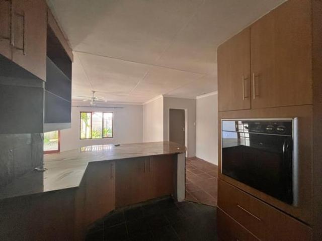 4 Bedroom House in Universitas
