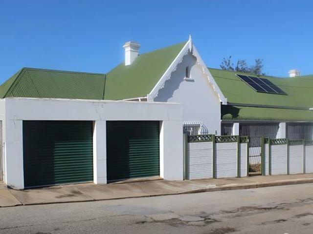 4 Bedroom House in Uitenhage Central
