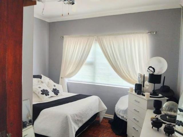 4 Bedroom House in Uitenhage Central