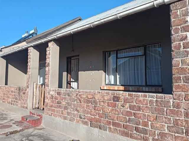 4 Bedroom House in Uitenhage Central