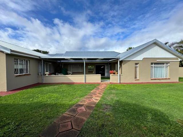 4 Bedroom House in Uitenhage Central