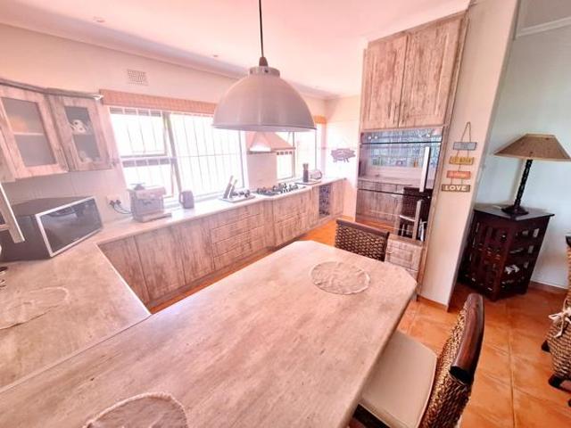 4 Bedroom House in Uvongo Beach