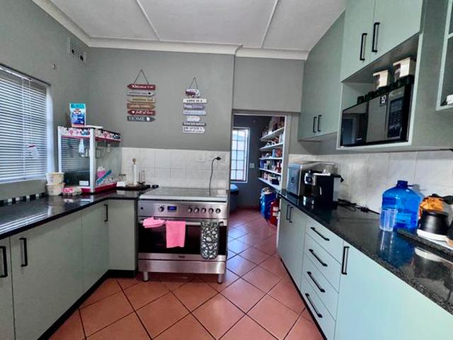4 Bedroom House in Uvongo