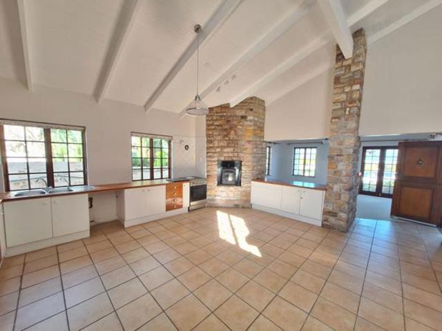 4 Bedroom House in Voelklip
