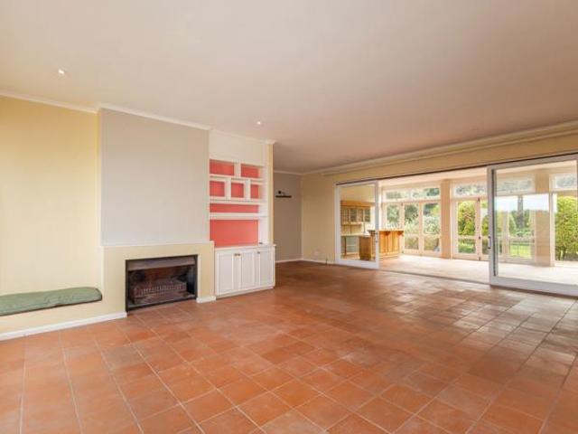 4 Bedroom House in Voelklip