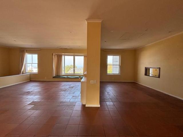 4 Bedroom House in Voelklip