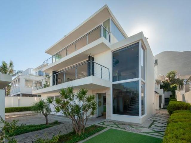 4 Bedroom House in Voelklip