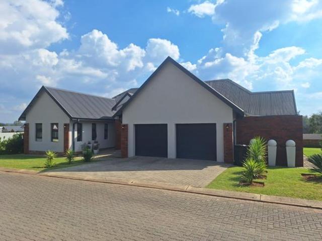 4 Bedroom House in Vaal de Grace Golf Estate