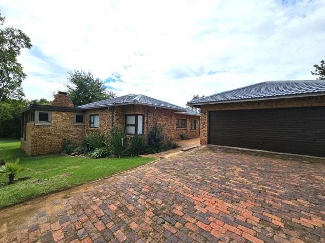 4 Bedroom House in Vaal Marina