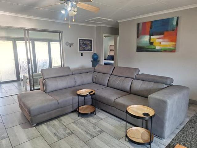 4 Bedroom House in Vaal Marina