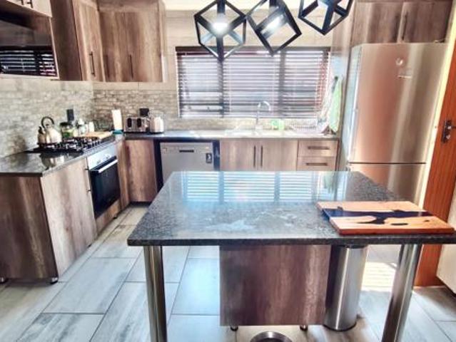 4 Bedroom House in Vaal Marina