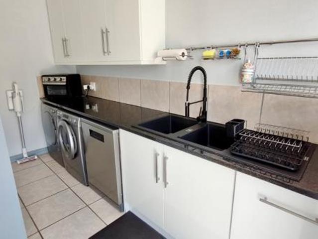 4 Bedroom House in Vaal Marina