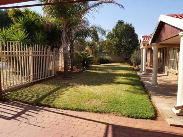4 Bedroom House in Vaal Marina