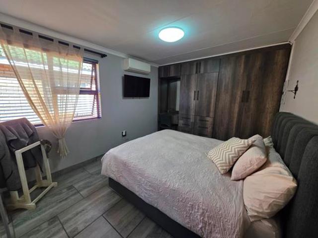 4 Bedroom House in Vaal Marina