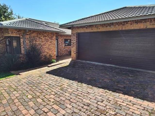4 Bedroom House in Vaal Marina