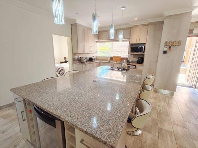 4 Bedroom House in Vaal Marina