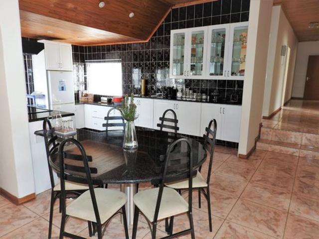 4 Bedroom House in Vaal Marina
