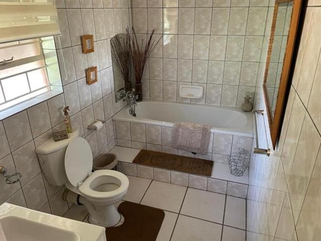 4 Bedroom House in Vaal Marina