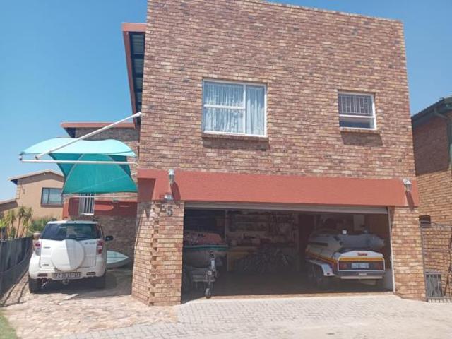 4 Bedroom House in Vaal Marina