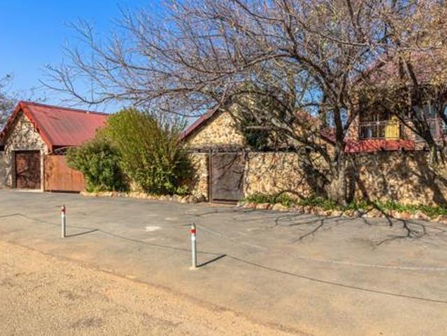 4 Bedroom House in Vaaloewer