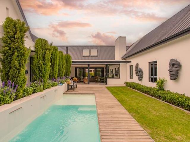 4 Bedroom House in Val de Vie Estate