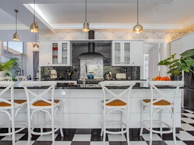 4 Bedroom House in Val de Vie Estate
