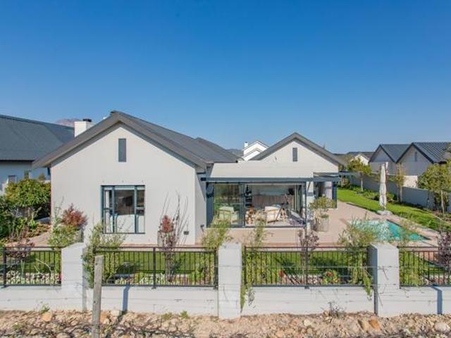 4 Bedroom House in Val de Vie Estate