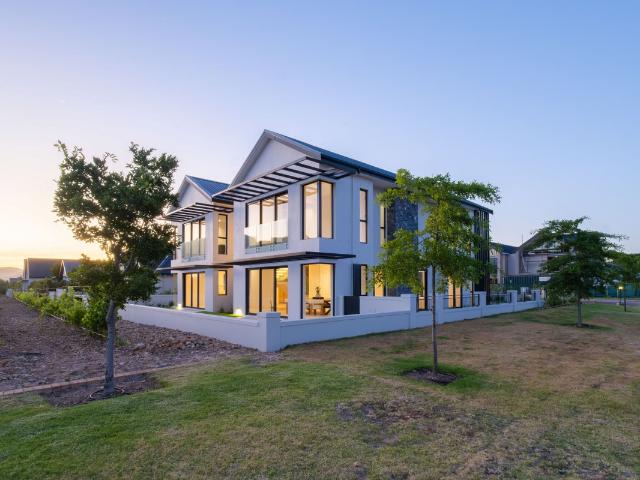 4 Bedroom House in Val de Vie Estate