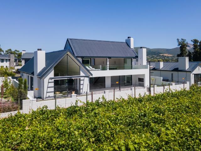 4 Bedroom House in Val de Vie Estate