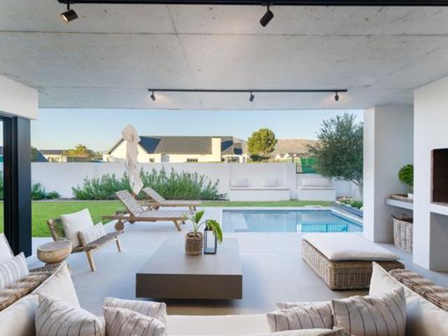 4 Bedroom House in Val de Vie Estate