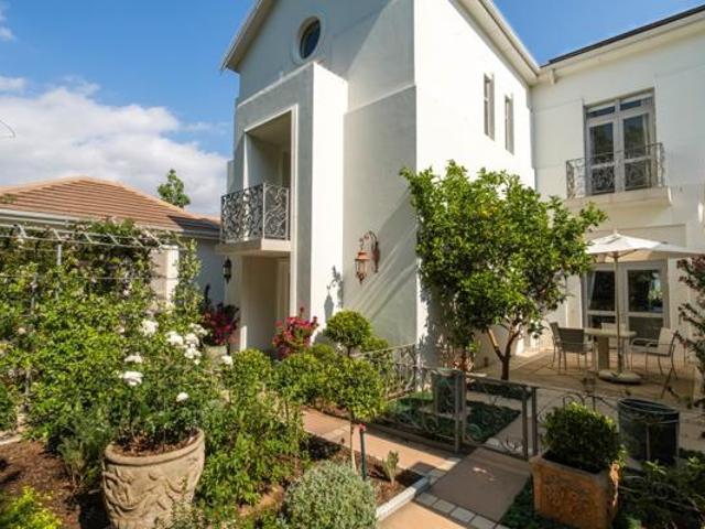 4 Bedroom House in Val de Vie Estate