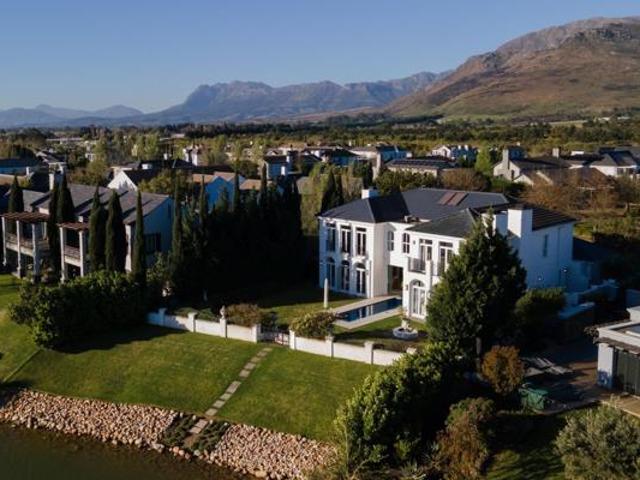 4 Bedroom House in Val de Vie Estate
