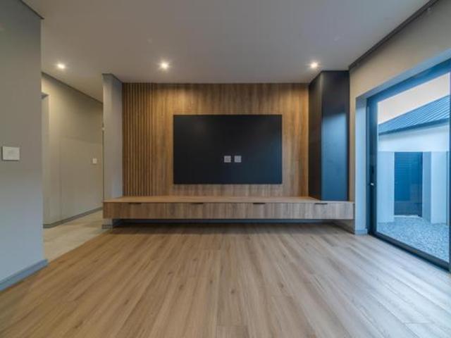 4 Bedroom House in Val de Vie Estate