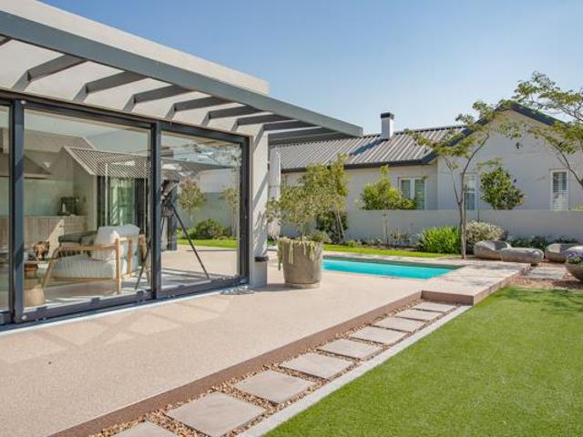 4 Bedroom House in Val de Vie Estate