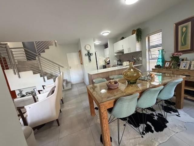4 Bedroom House in Valencia Park