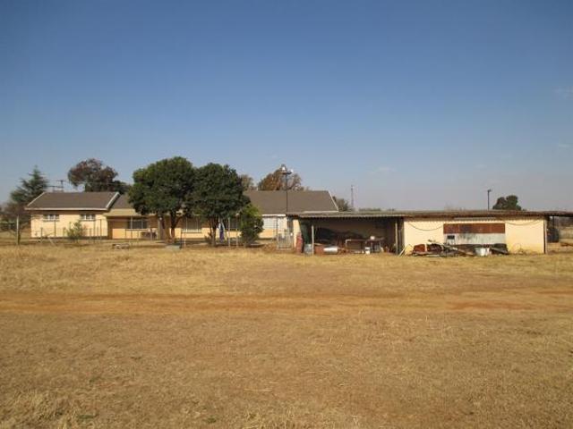 4 Bedroom House in Valley Settlements AH