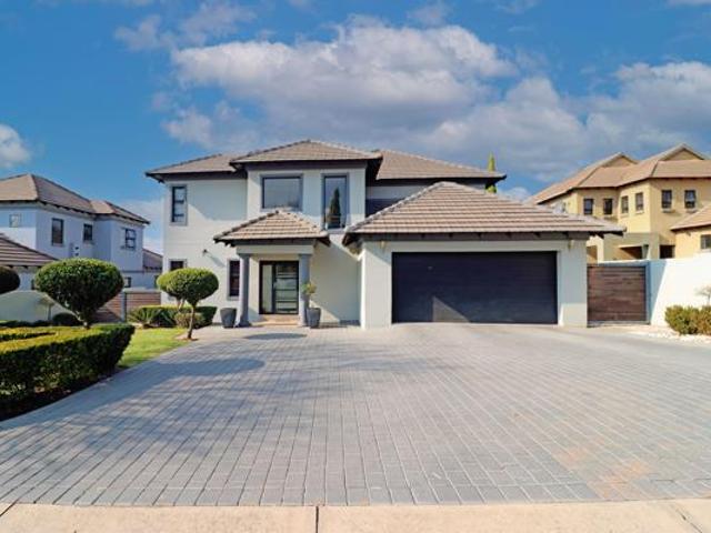 4 Bedroom House in Valley View Estate