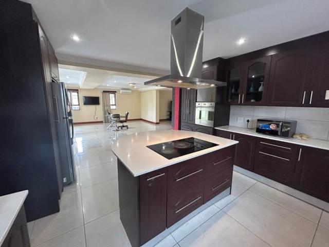 4 Bedroom House in Valley View Estate