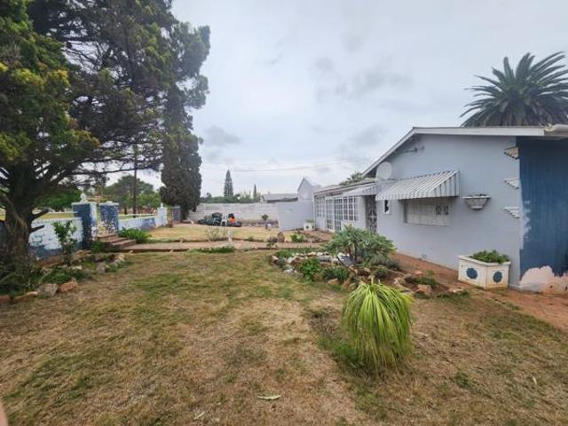 4 Bedroom House in Van Riebeeck Heights