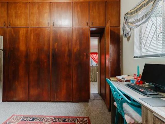 4 Bedroom House in Van Riebeeck Heights