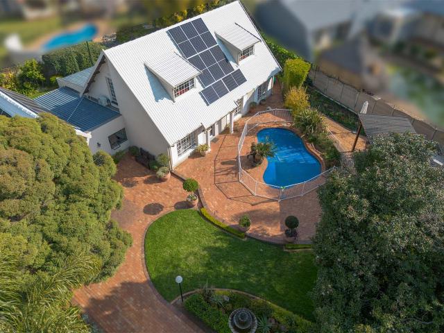4 Bedroom House in Van Riebeeck Park