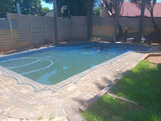 4 Bedroom House in Van Riebeeck Park