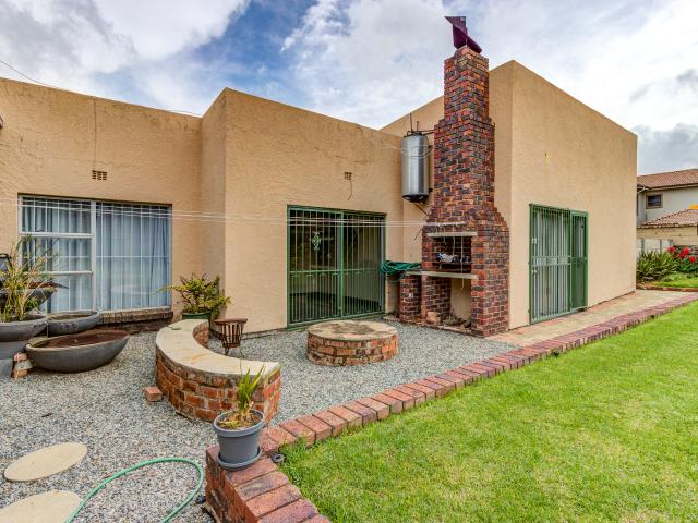 4 Bedroom House in Van Riebeeck Park