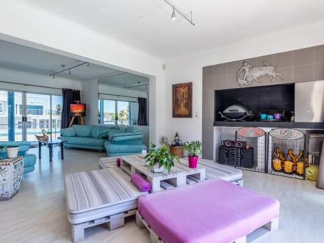 4 Bedroom House in Van Riebeeckstrand